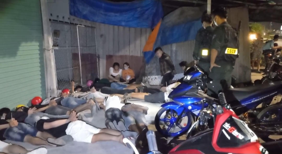 Bí mật vây bắt hàng chục đối tượng đua xe trái phép lúc nửa đêm, gồm cả nữ nghi mang thai