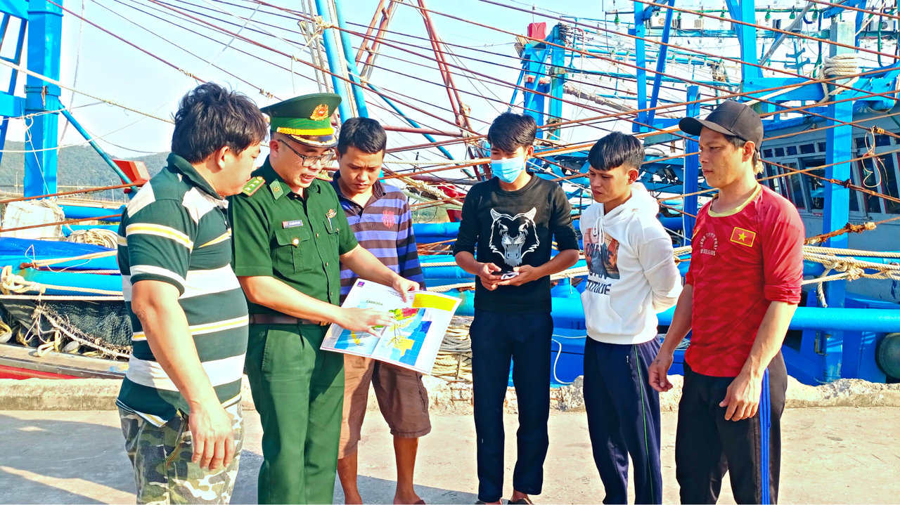 'Chạy nước rút' cùng ngư dân gỡ 'thẻ vàng'