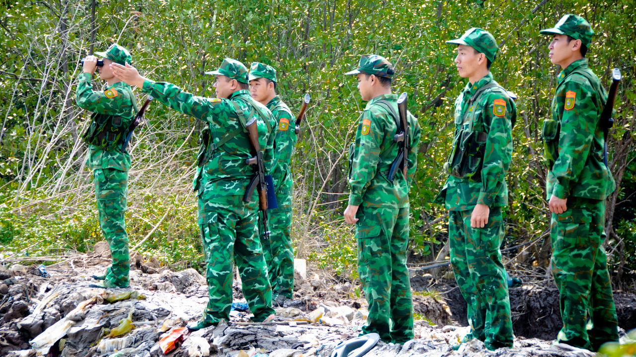 'Chạy nước rút' cùng ngư dân gỡ 'thẻ vàng'
