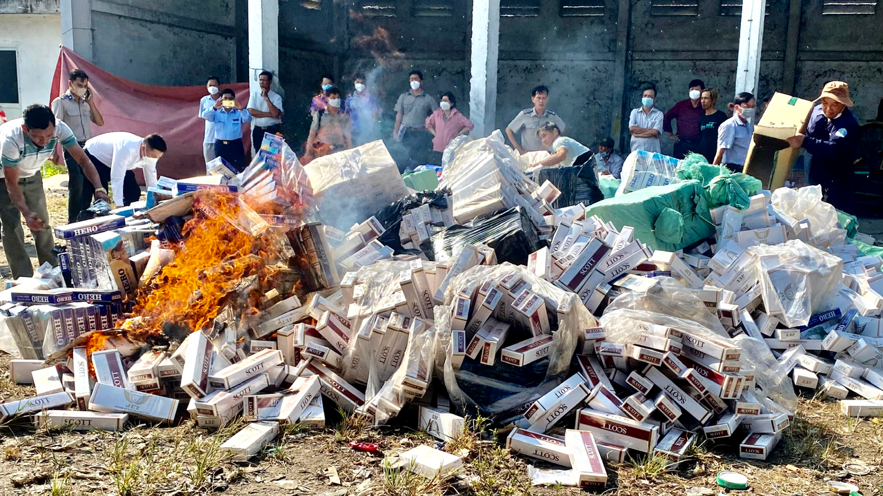 Tiêu hủy hơn 70.000 bao thuốc lá nhập lậu