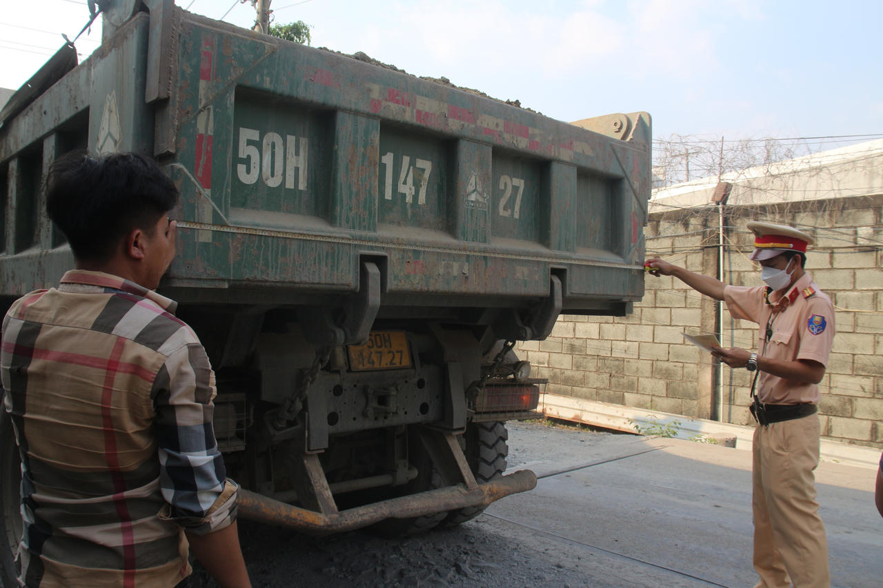 'Siết' xử lý vi phạm quy định an toàn giao thông trên Quốc lộ 62 và Quốc lộ N2