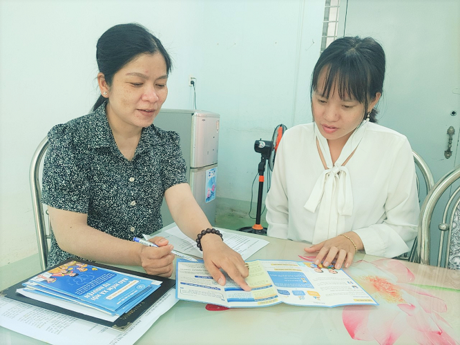 Người phụ nữ mang chính sách an sinh xã hội đến gần với dân