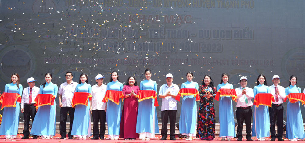 Khai mạc Tuần lễ Văn hóa - Thể thao - Du lịch biển huyện Thạnh Phú 
