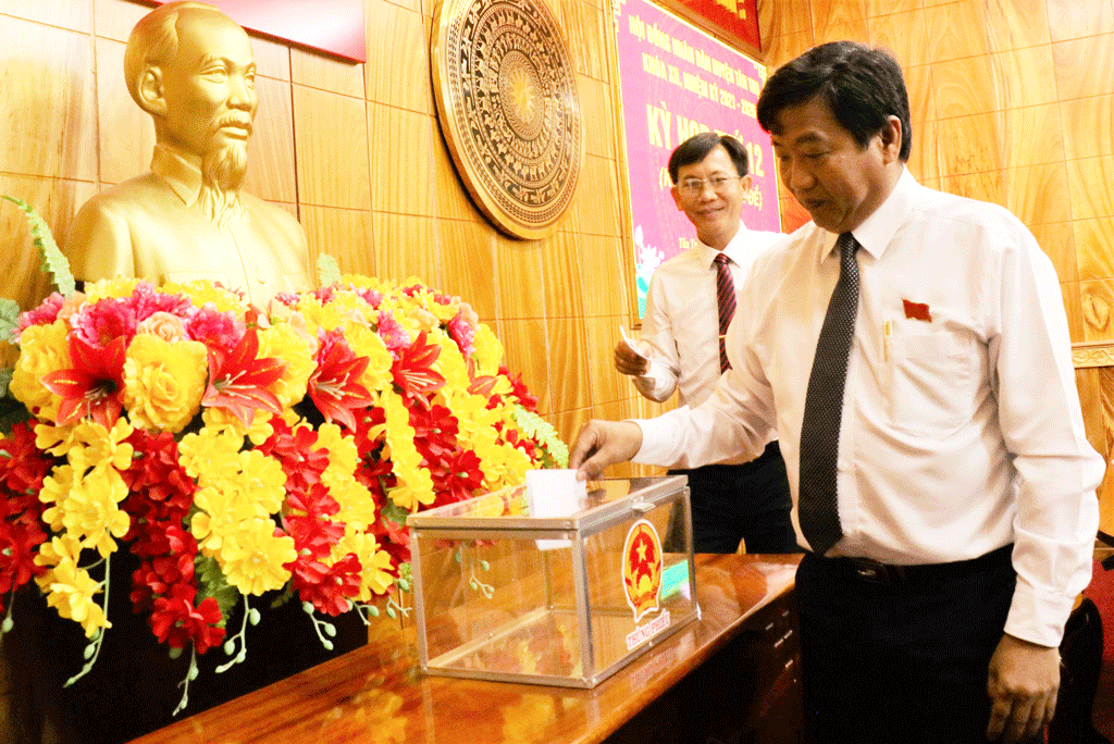 Bầu bổ sung Phó Chủ tịch UBND huyện Tân Trụ