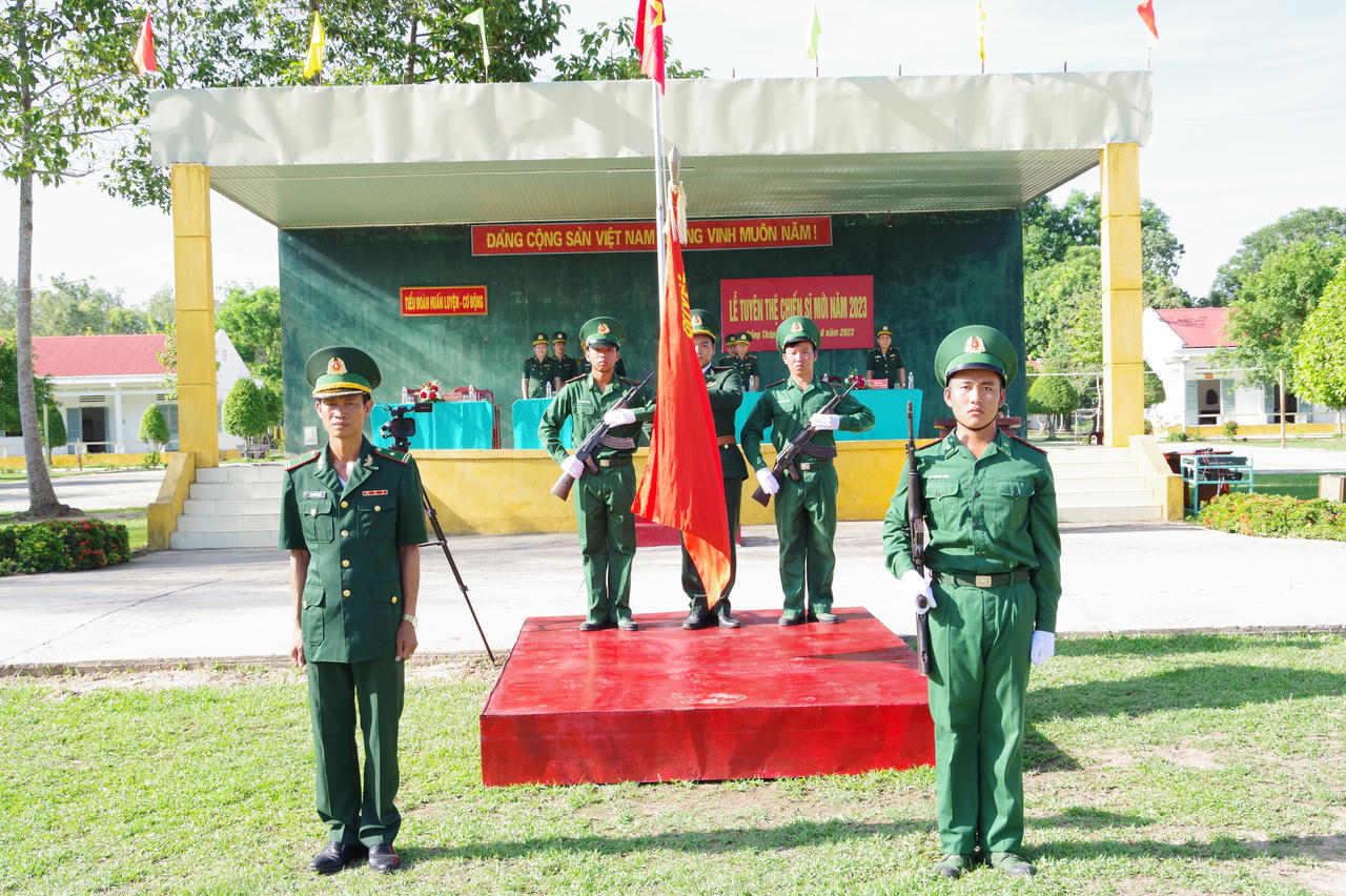 140 chiến sĩ BĐBP mới ở Đồng Tháp tham gia tuyên thệ