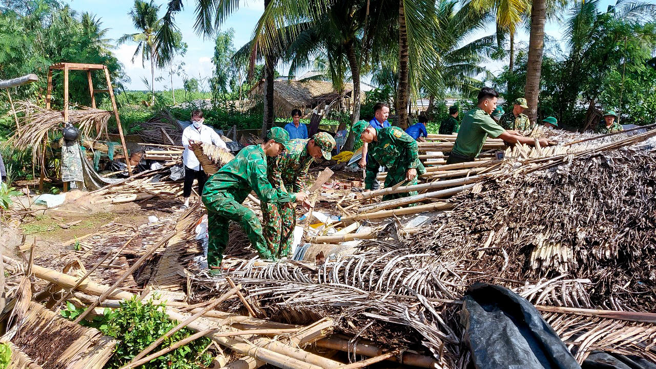BĐBP Sóc Trăng giúp người dân khắc phục hậu quả thiên tai
