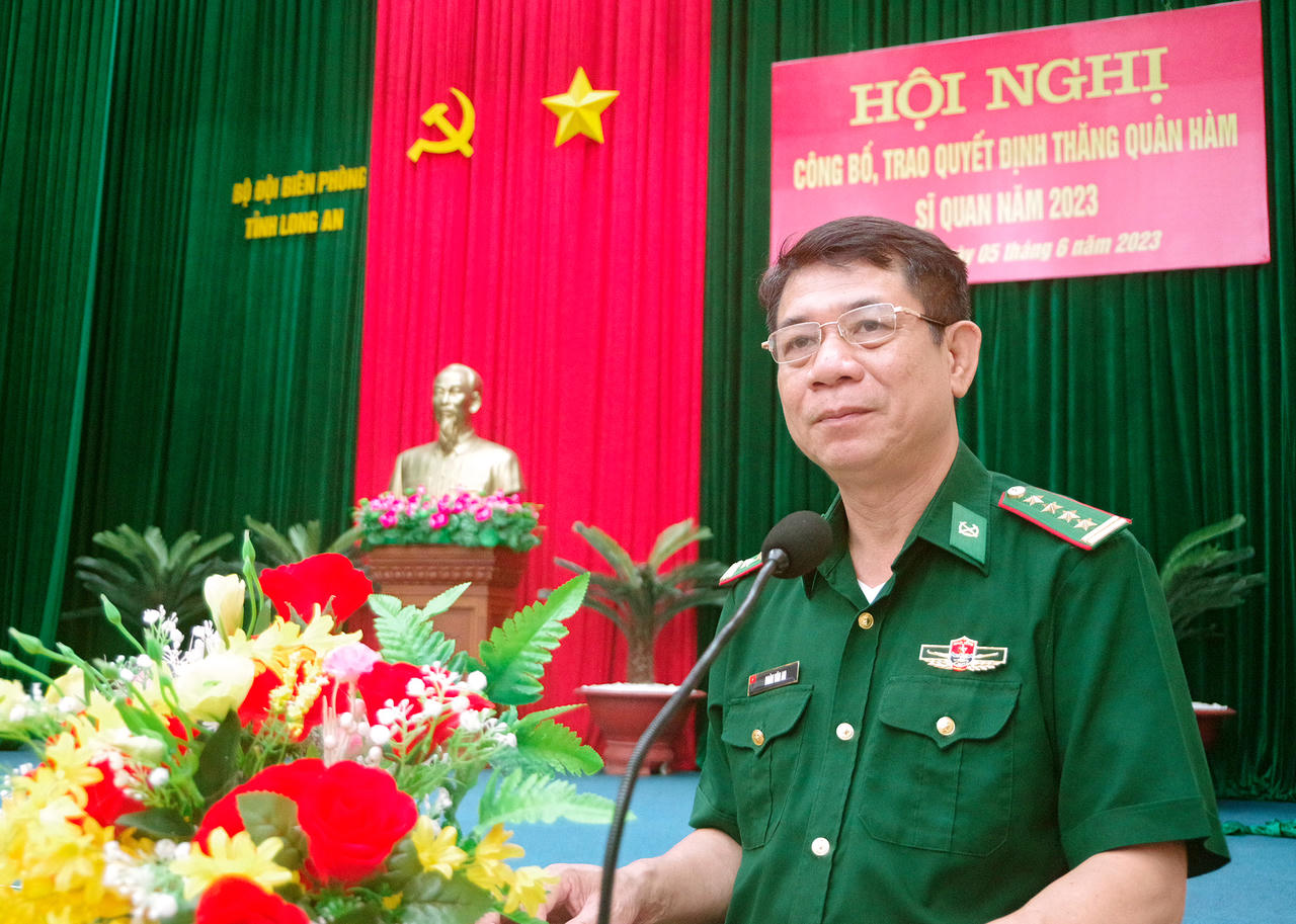 Hàng trăm sĩ quan BĐBP phía Nam được trao quyết định thăng quân hàm