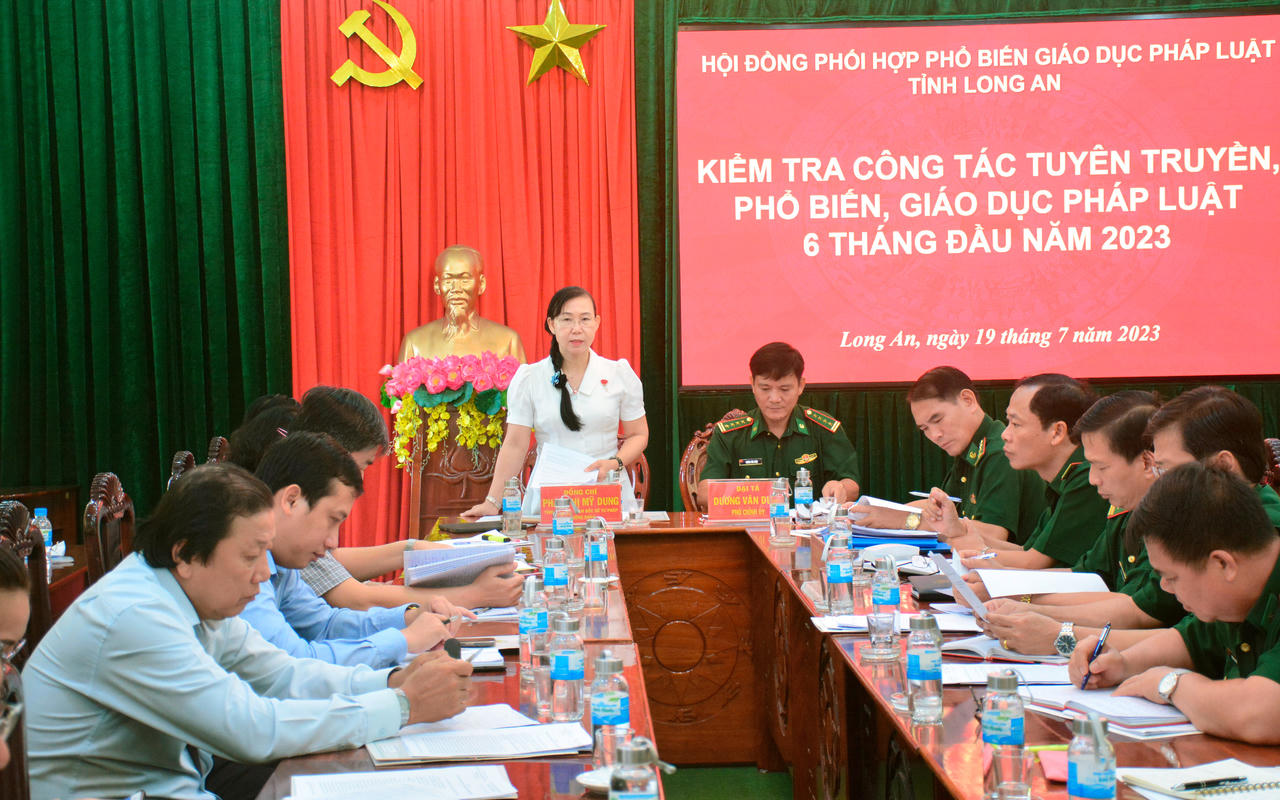 Long An: Kiểm tra công tác tuyên truyền PBGDPL tại Bộ Chỉ huy Bộ đội biên phòng 
