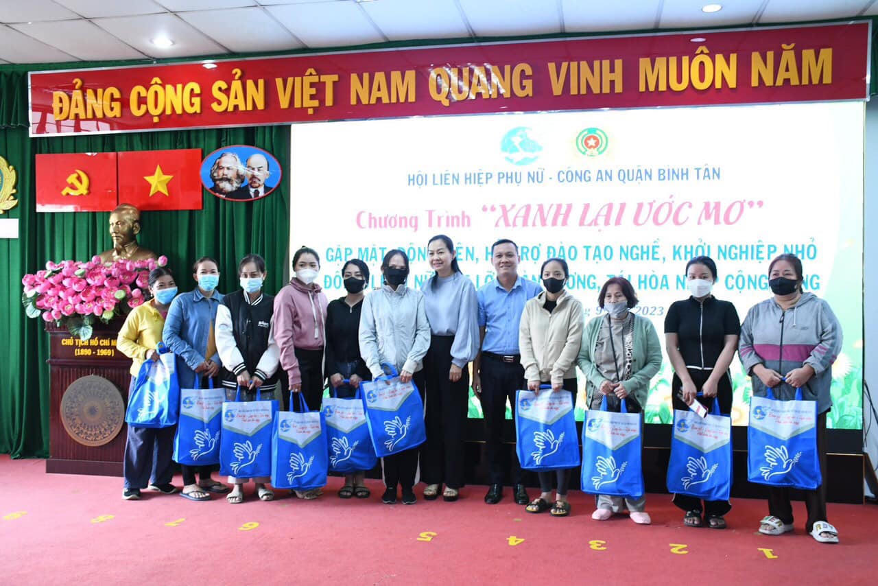 Tư vấn pháp lý và đào tạo nghề cho phụ nữ lầm lỡ hoàn lương