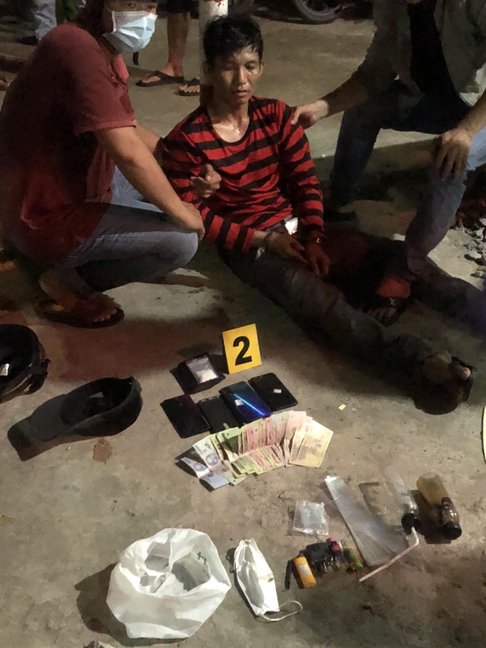 Sóc Trăng: Bắt quả tang 2 đối tượng tàng trữ trái phép chất ma túy