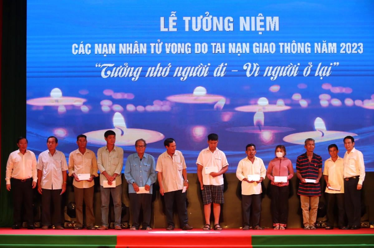 Tưởng niệm các nạn nhân tử vong do tai nạn giao thông ở Long An