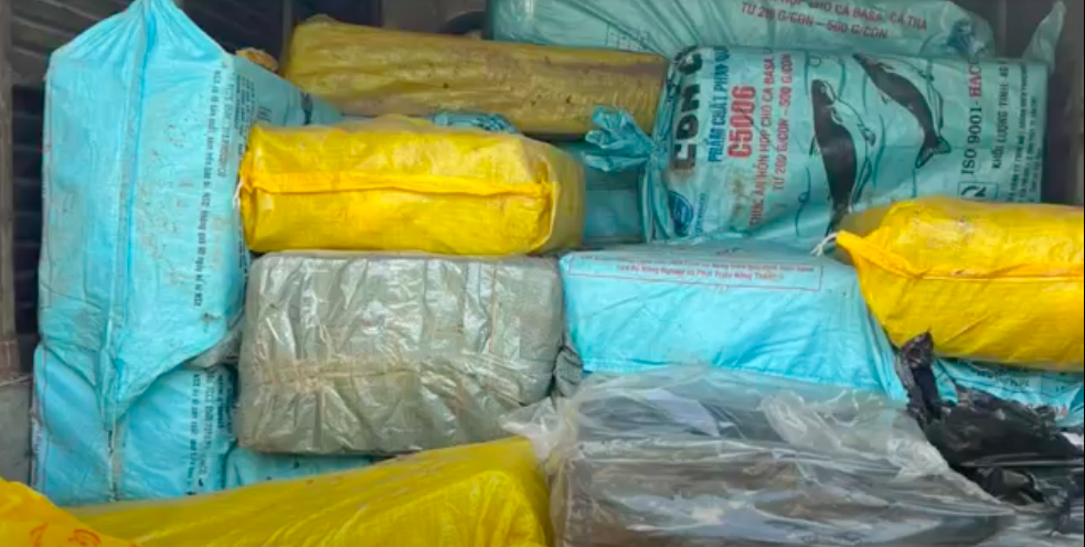 Khởi tố hai đối tượng vận chuyển hơn 1,3 tấn pháo nổ từ Campuchia về Việt Nam