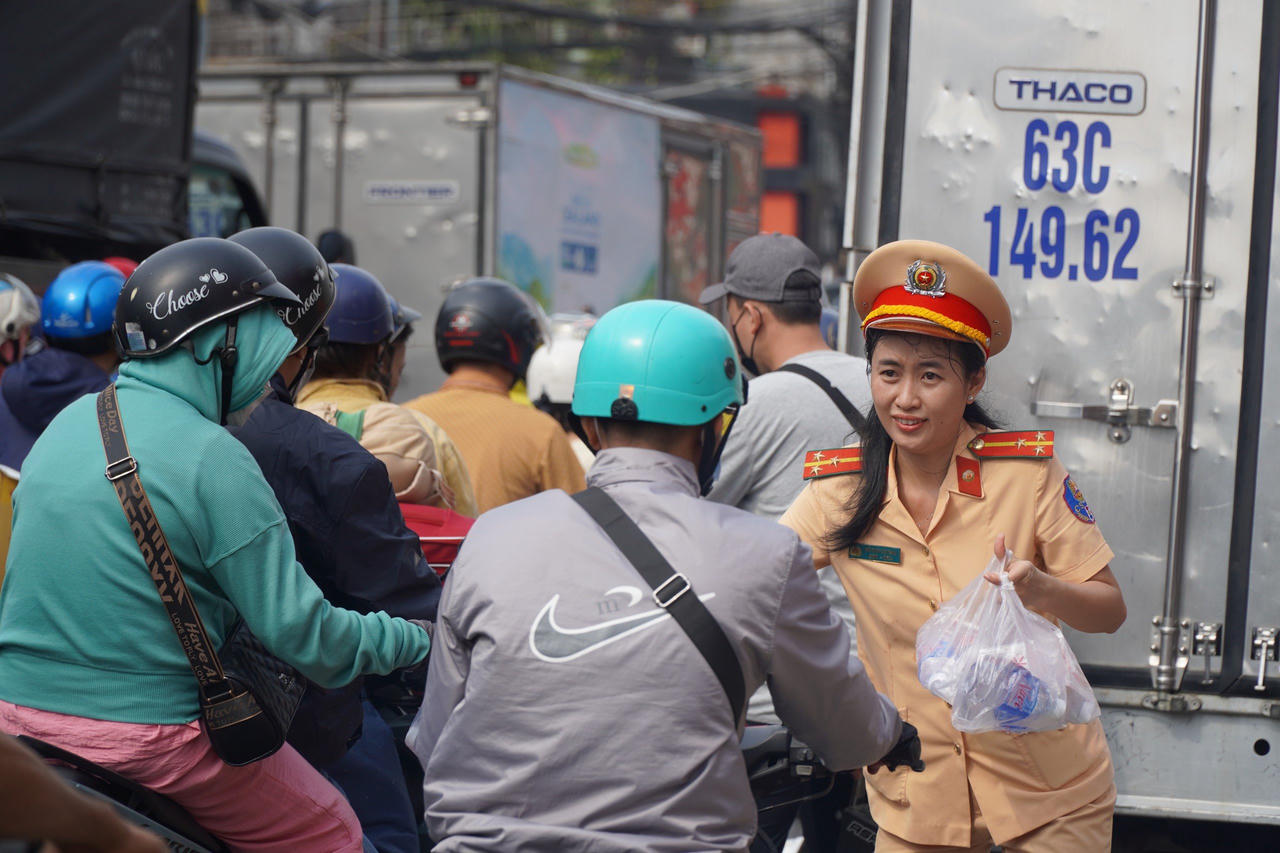 Tiền Giang tiếp sức hành trình về miền Tây đón Tết cho bà con