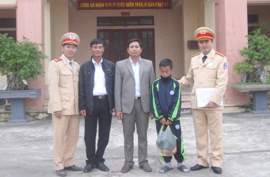 Mất xe đạp, cháu bé 12 tuổi bỏ nhà ngủ ngoài ruộng 2 ngày