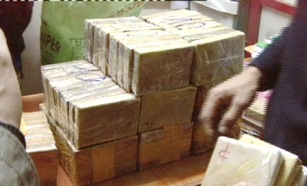 Hà Tĩnh: Bắt vụ vận chuyển 92 bánh hêrôin