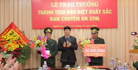 Khen thưởng Ban chuyên án phá vụ vận chuyển 20 bánh heroin