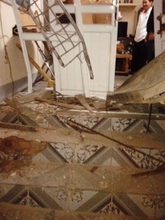 Ô tô bất ngờ lao vào nhà dân lúc nửa đêm