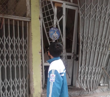 Ô tô bất ngờ lao vào nhà dân lúc nửa đêm