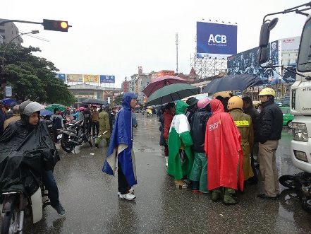 Hai cô gái tử vong dưới gầm xe tải