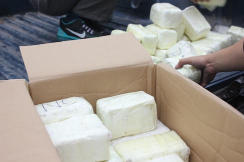 “Ngụy trang’ 2000 chiếc điện thoại quanh xe bán tải