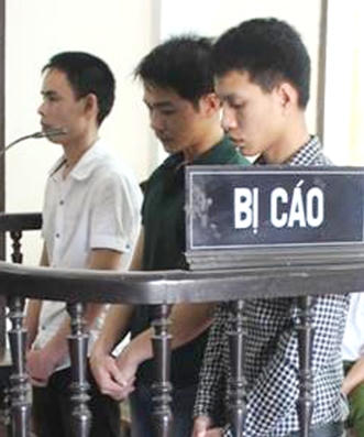 33 năm tù cho nhóm đối tượng vác súng đi “giải quyết mâu thuẫn“