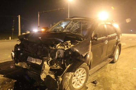 Dừng đèn đỏ bị xe ngược chiều tông, 9 người bị thương nặng