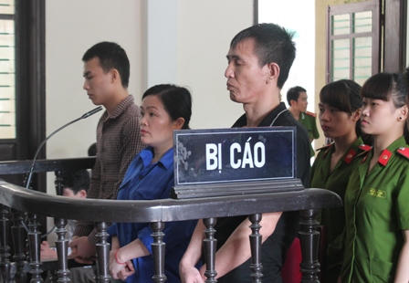 Xét xử đường dây vận chuyển 16 bánh heroin