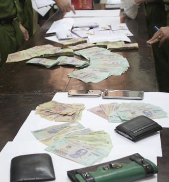 Bắt 6 đối tượng, thu 1,2kg ma túy đá, 420 triệu đồng