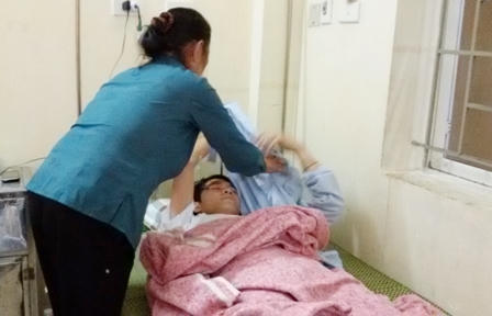 Xót xa: Nạn nhân Formosa nằm trên giường bệnh vẫn kêu cứu