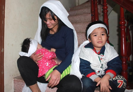 Sập giàn giáo Formosa: Người vợ trẻ gọi tên chồng trong vô vọng