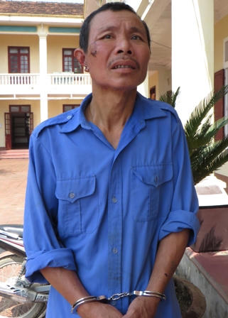 Khởi tố đối tượng dùng liềm cứa cổ hàng xóm