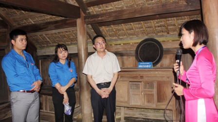 Đoàn thanh niên Bộ Tư pháp “về nguồn” mừng sinh nhật Bác