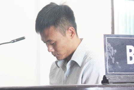 Đâm một phụ nữ rồi gọi mẹ lên chăm vẫn lĩnh án nặng