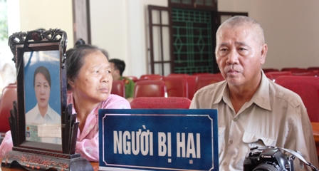 Đâm một phụ nữ rồi gọi mẹ lên chăm vẫn lĩnh án nặng