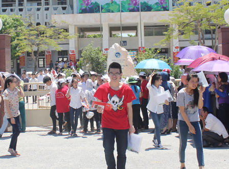 Hai thí sinh ngất trong phòng thi