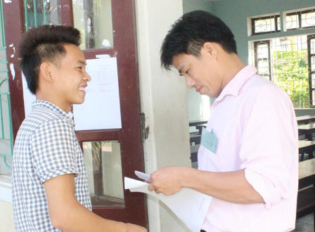 Hơn 60 cán bộ phục vụ 1 thí sinh thi Sử