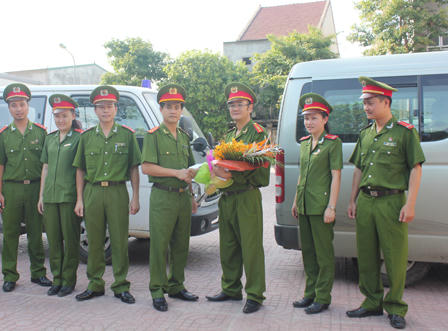 Di lý 6 đối tượng trốn nã về Nghệ An