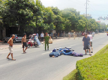 CSGT bị đâm trọng thương đã được chuyển ra HN điều trị