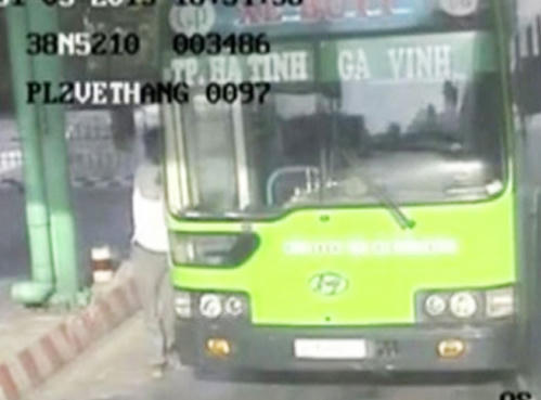 Bắt kẻ đâm nhân viên xe buýt trọng thương vì lỡ điểm xuống