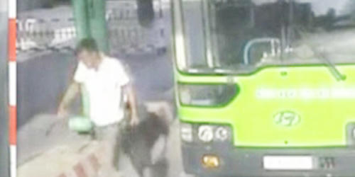 Bắt kẻ đâm nhân viên xe buýt trọng thương vì lỡ điểm xuống