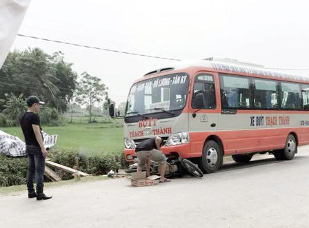 Liên tiếp hai vụ tai nạn, hàng chục hành khách thoát chết