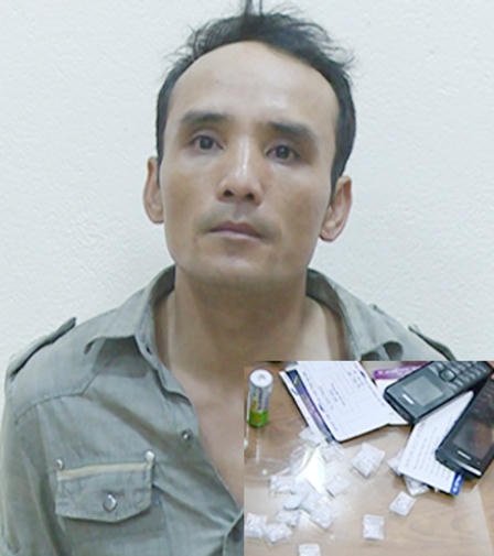 Mang theo 18 gói ma túy đá, bỏ chạy cảnh sát cơ động