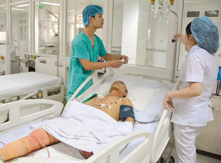 Tai nạn tại mỏ đá, một công nhân bị cụt chân, hỏng mắt