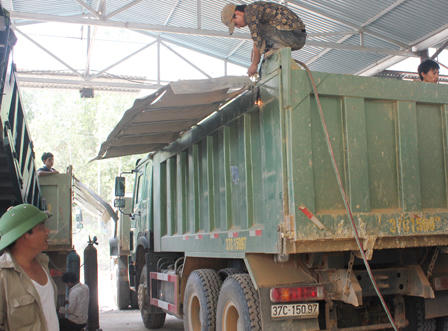 4 xe “hổ vồ” phải cắt gọt thùng xe 