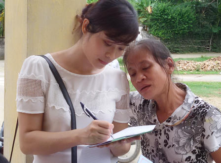 Vượt dốc, cuốc bộ, "ôm" cả bụng bầu “chở” luật về miền sơn cước