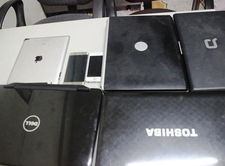 Bắt nhóm thanh niên gây ra 32 vụ đập kính xe ô tô trộm tài sản