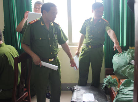 Bắt nữ doanh nhân tẩu tán tài liệu có dấu hiệu trốn thuế