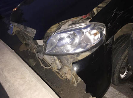 Tránh xe đạp điện, ô tô con bị xe tải tông kéo lê 20 m