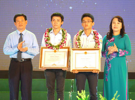 Nghệ An: Tuyên dương hơn 200 học sinh đạt giải cao trong các kỳ thi 