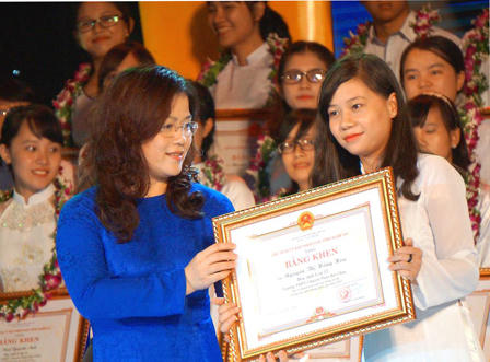 Nghệ An: Tuyên dương hơn 200 học sinh đạt giải cao trong các kỳ thi 